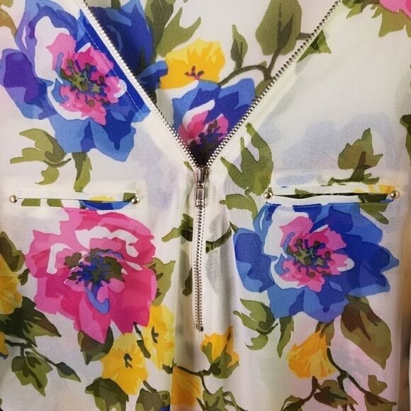 Lac bleu Floral Blouse. Size M. - Picture 2 of 10
